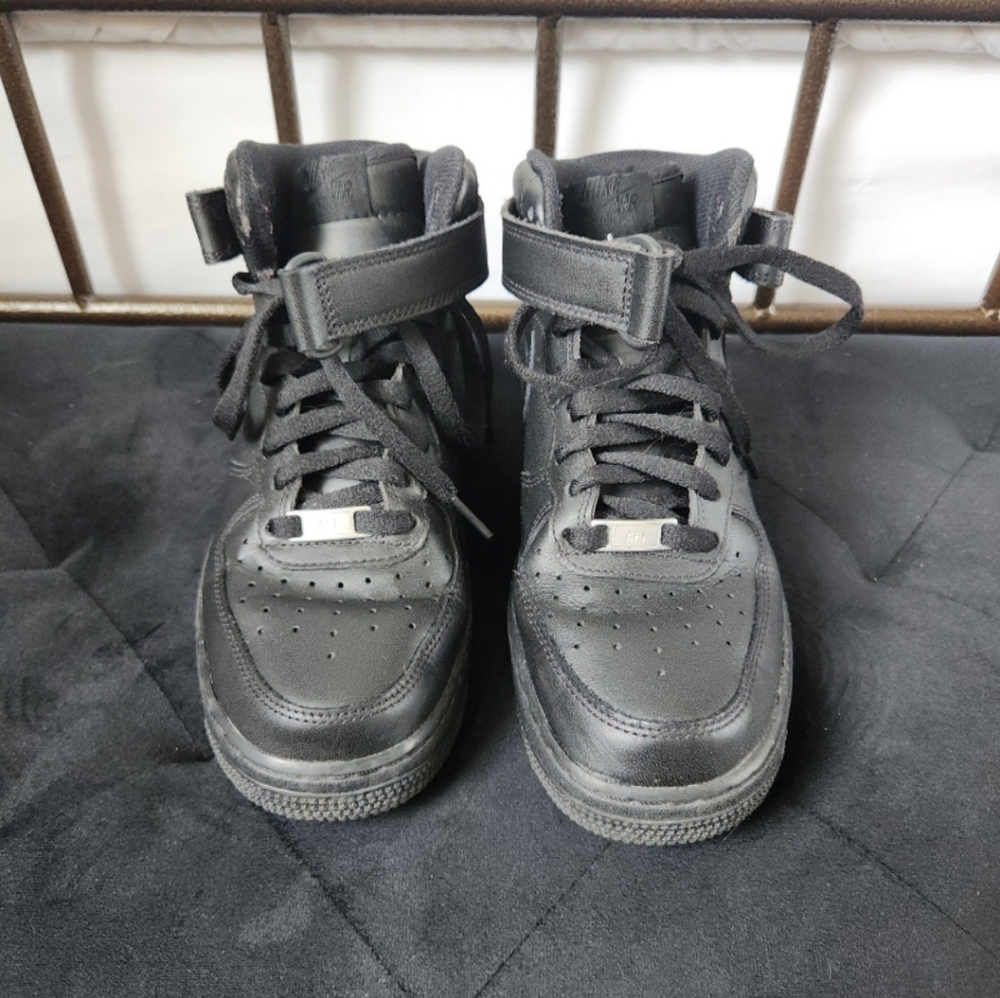 Air forces - Picture 3 of 4